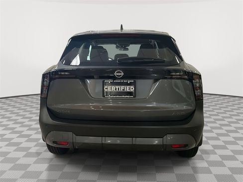 Used 2025 Nissan Kicks S w/ Charging Package image 4