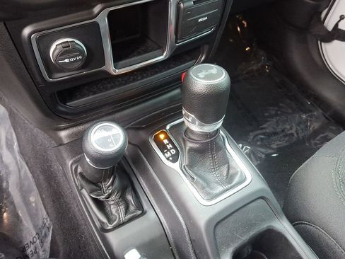 Used 2022 Jeep Wrangler Unlimited Sport image 15