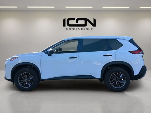 Used 2022 Nissan Rogue S FWD image 2