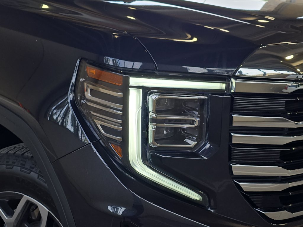 Used 2023 GMC Sierra 1500 SLT w/ SLT Premium Package AWD/4WD image 34