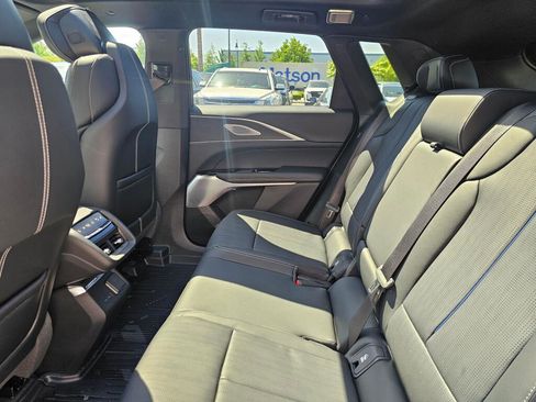 New 2026 Cadillac Lyriq Signature Sport w/ LPO, ONYX Package AWD/4WD image 20