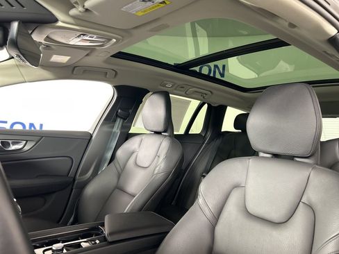 Used 2025 Volvo V60 B5 Cross Country Plus image 23