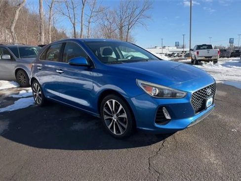 Used 2018 Hyundai Elantra GT image 2