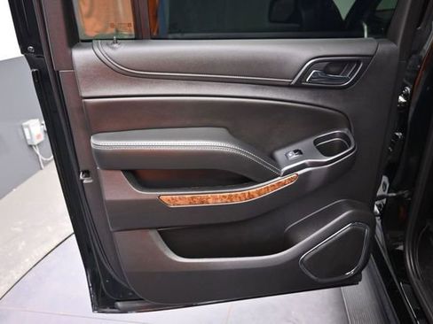 Used 2020 Chevrolet Suburban Premier AWD/4WD image 19