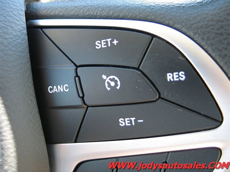 Used 2017 Chrysler Pacifica Touring Plus FWD image 14
