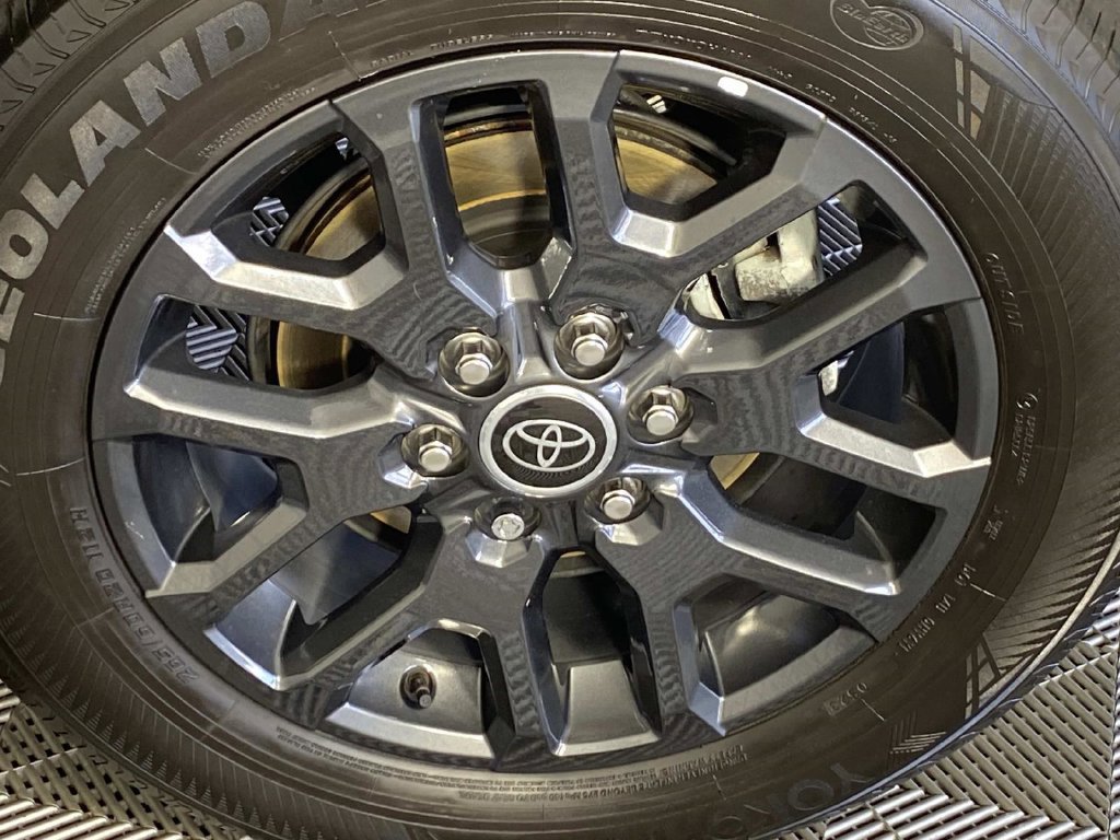 Used 2023 Toyota Tundra Platinum AWD/4WD image 30