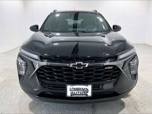 Used 2025 Chevrolet Trax RS image 2