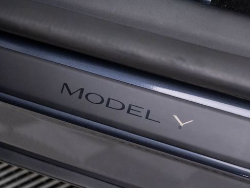 Used 2022 Tesla Model Y Performance AWD/4WD image 18