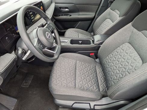 Used 2025 Nissan Kicks SV w/ SV Premium Package image 8