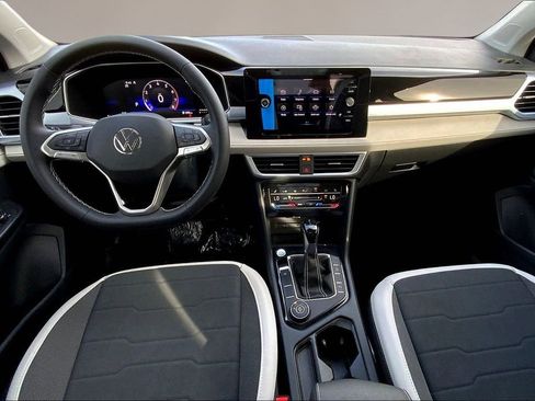 Used 2026 Volkswagen Taos SE AWD/4WD image 5