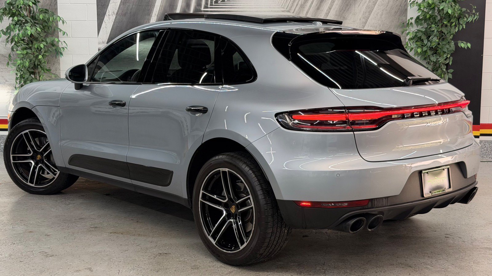 Used 2019 Porsche Macan S w/ Premium Package Plus AWD/4WD image 4