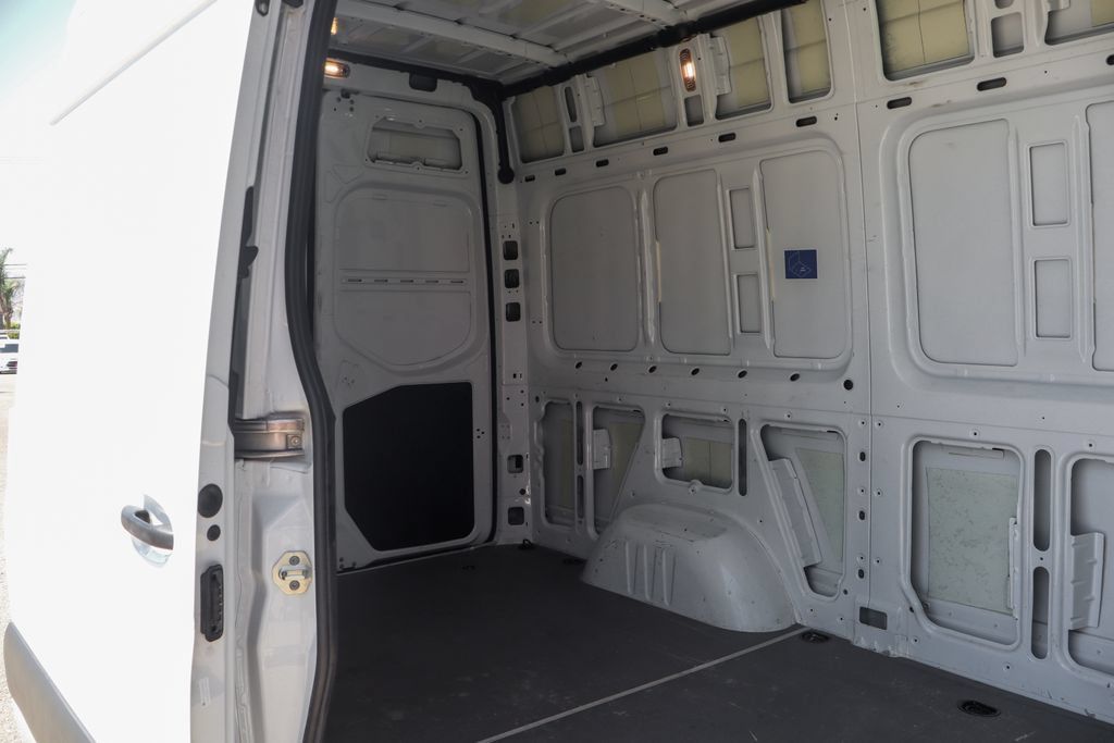 Used 2025 Mercedes-Benz Sprinter 2500 image 11