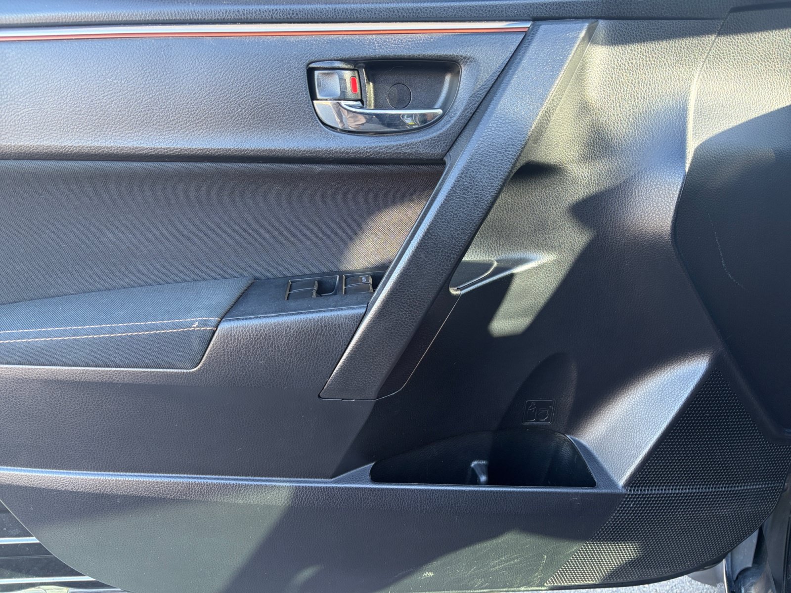 Used 2016 Toyota Corolla LE FWD image 13
