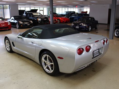 Used 2004 Chevrolet Corvette Convertible w/ Preferred Equipment Group image 7