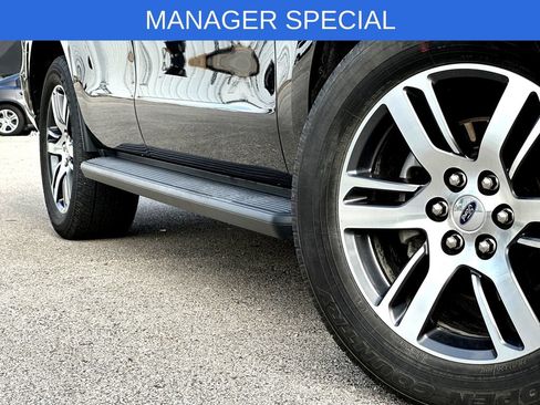 Used 2024 Ford Expedition Limited RWD image 2