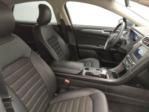 Used 2017 Ford Fusion SE w/ Equipment Group 201A image 21