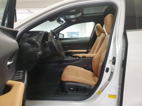 Used 2024 Lexus UX 250h AWD w/ Premium Package image 10