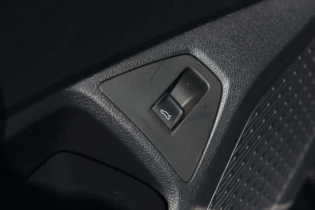Certified 2025 Volkswagen Jetta Sport FWD image 9