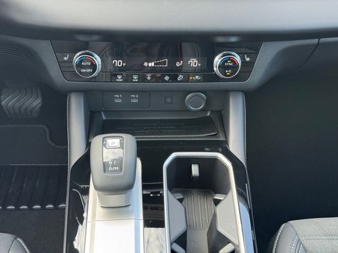 Used 2025 Mitsubishi Outlander SE image 23