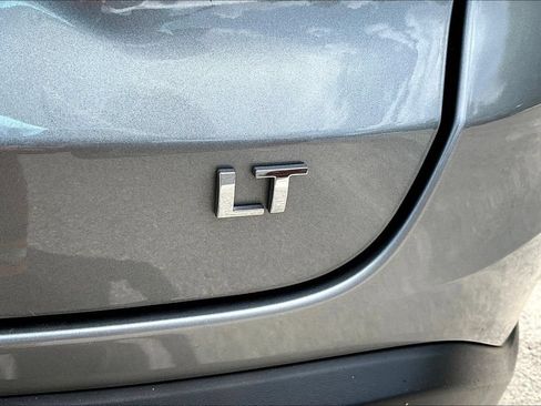 Used 2025 Chevrolet Trax LT FWD image 24