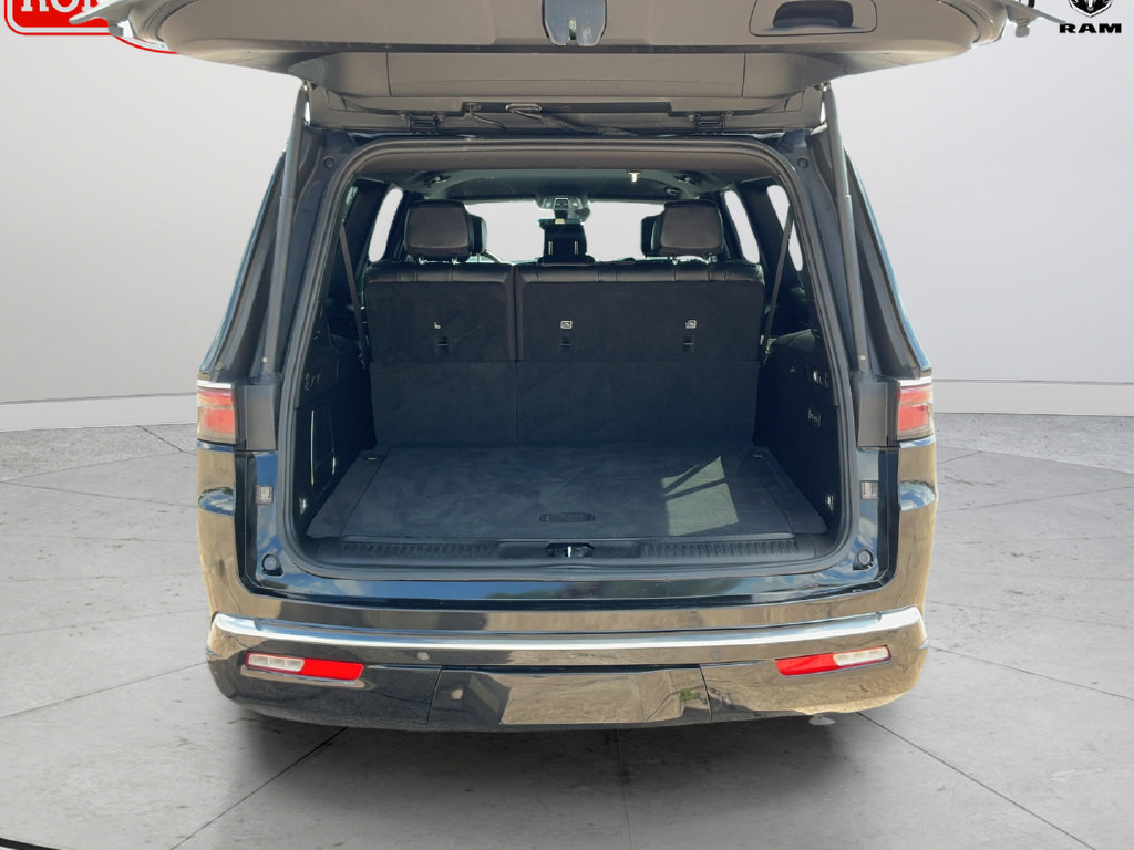 Used 2024 Jeep Wagoneer L Series II w/ Flexible Seating Group AWD/4WD image 20