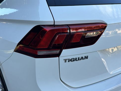 Used 2018 Volkswagen Tiguan S image 52
