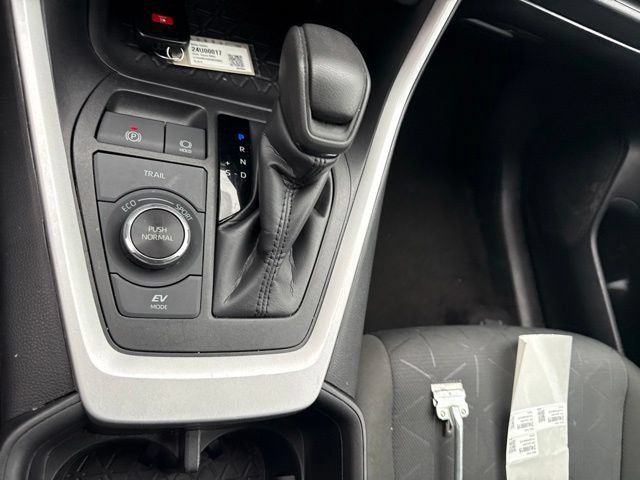 Used 2024 Toyota RAV4 XLE AWD/4WD image 21
