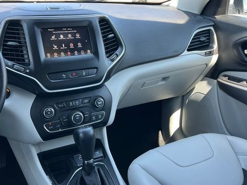 Used 2021 Jeep Cherokee Latitude Plus FWD image 30