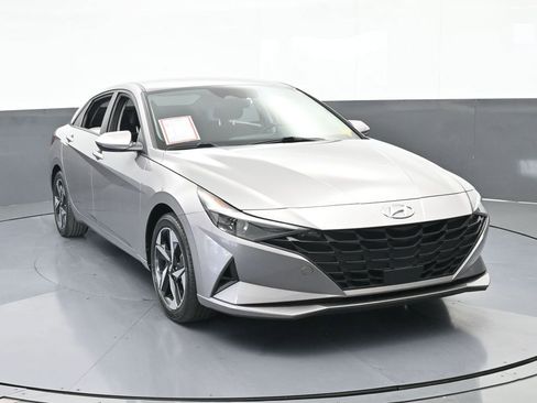 Used 2023 Hyundai Elantra SEL w/ Convenience Package image 9