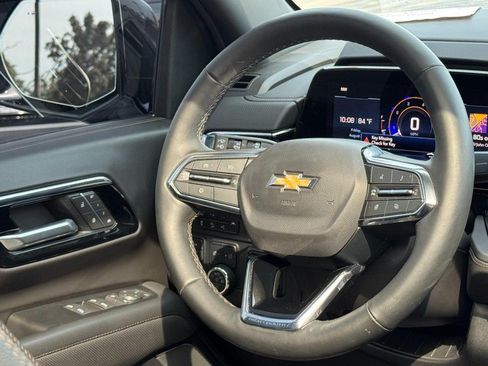 Used 2025 Chevrolet Tahoe High Country AWD/4WD image 12