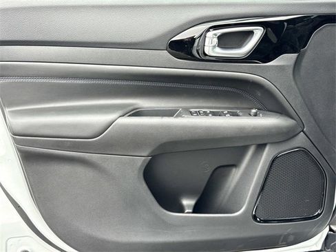 New 2026 Jeep Compass Latitude image 16