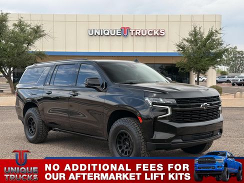 Used 2023 Chevrolet Suburban RST w/ Luxury Package AWD/4WD image 3