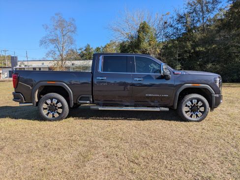 New 2025 GMC Sierra 2500 Denali w/ Denali Reserve Package AWD/4WD image 3