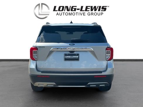 Certified 2022 Ford Explorer XLT w/ Equipment Group 202A RWD image 5