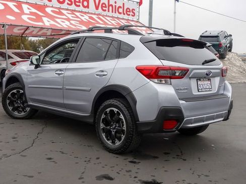 Used 2022 Subaru Crosstrek 2.0i Premium w/ Moonroof Package image 9