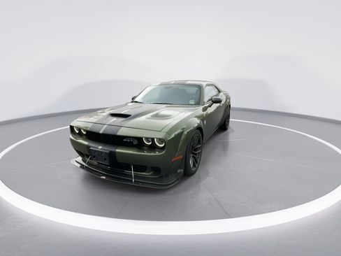Used 2018 Dodge Challenger SRT Hellcat RWD image 6