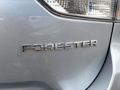 Used 2023 Subaru Forester Premium image 8