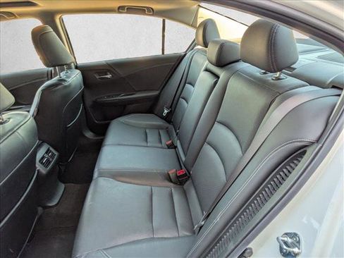 Used 2017 Honda Accord Touring image 18