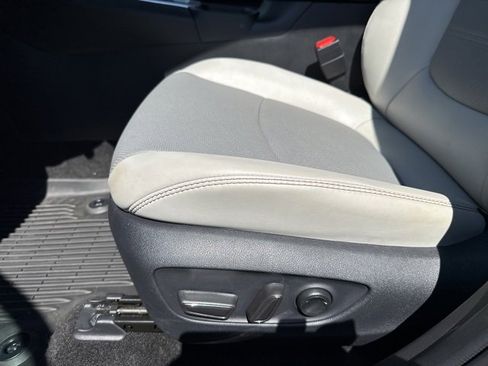 Used 2024 Toyota RAV4 Limited image 12