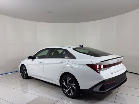 New 2025 Hyundai Elantra SEL FWD image 3