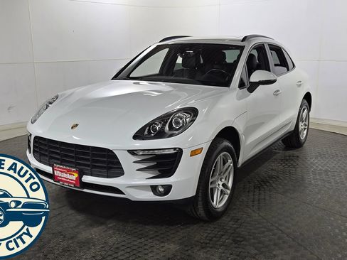Used 2018 Porsche Macan AWD/4WD image 3