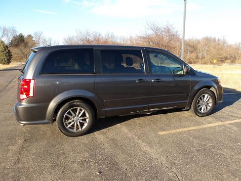 Used 2017 Dodge Grand Caravan SE image 10