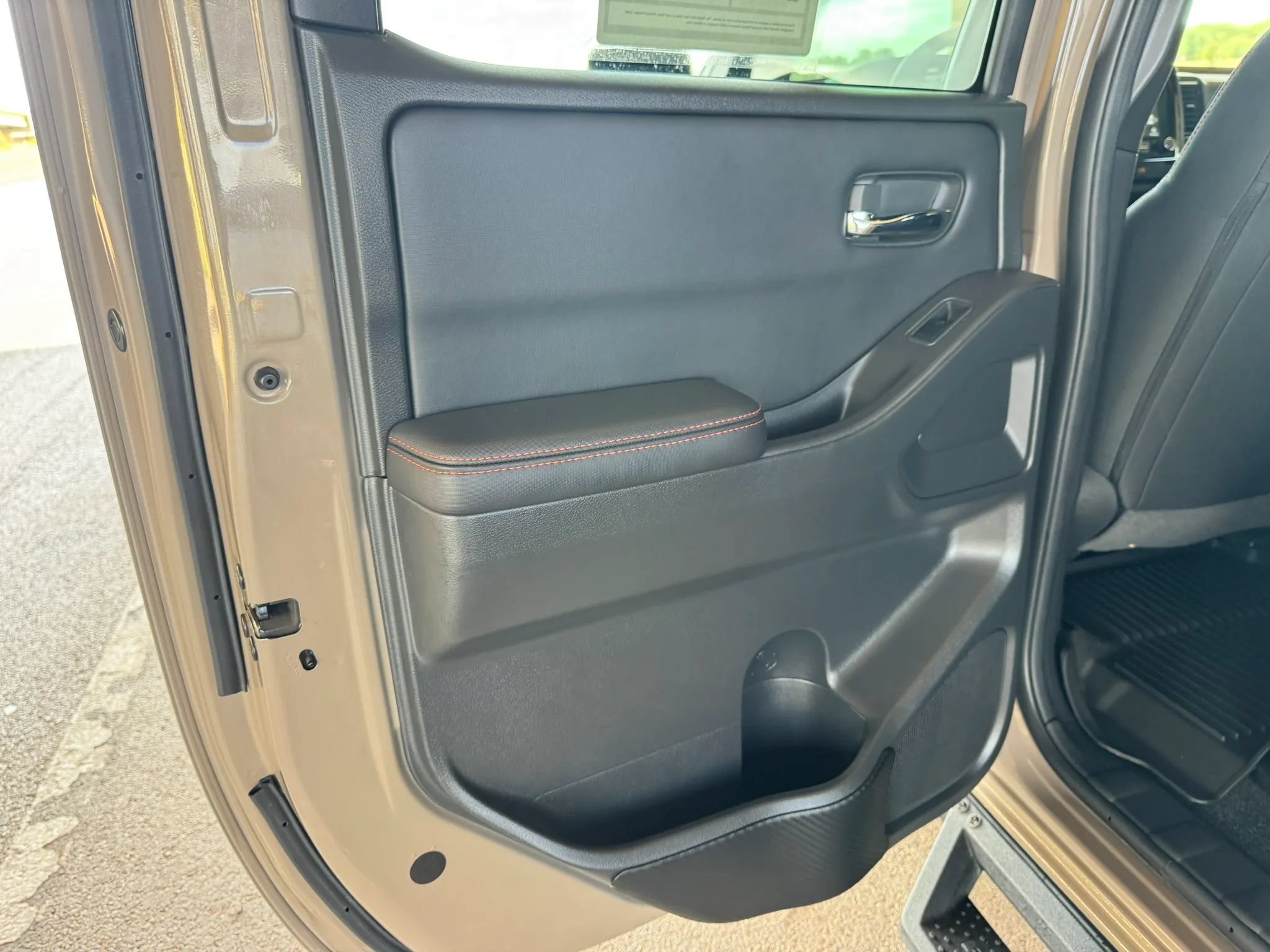 Used 2023 Nissan Frontier PRO-4X w/ Pro Convenience Package AWD/4WD image 17