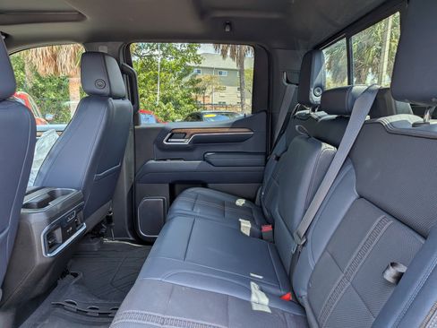 Used 2022 Chevrolet Silverado 1500 High Country image 14