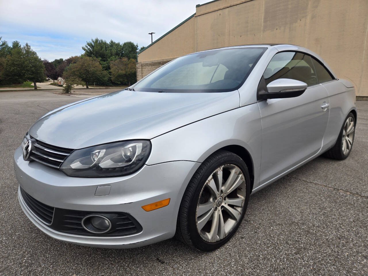 Used 2013 Volkswagen Eos Lux FWD image 2