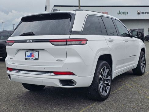 Used 2023 Jeep Grand Cherokee Overland w/ Luxury Tech Group IV AWD/4WD image 3