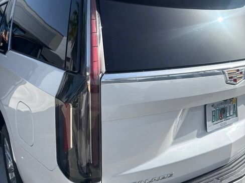 Used 2021 Cadillac Escalade ESV Premium Luxury RWD image 3