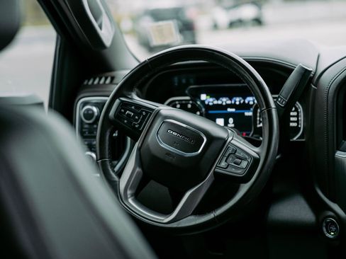 Used 2023 GMC Sierra 2500 Denali w/ Denali Black Diamond Edition image 11