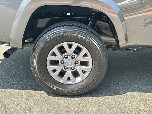 Used 2018 Toyota Tacoma SR5 RWD image 21
