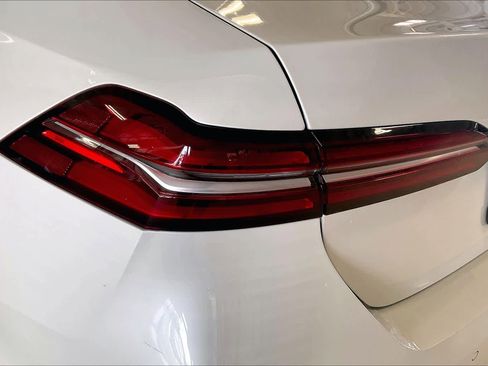 Certified 2024 BMW 530i image 27